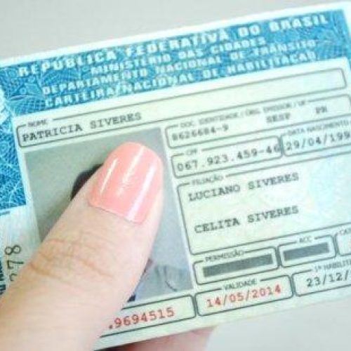 Sem licença para dirigir: 15 mil baianos têm CNHs suspensas em 2017