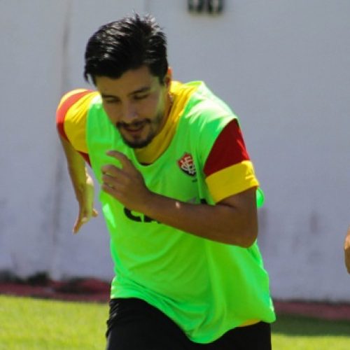 Vitória entra em acordo com Cárdenas e acerta rescisão do meia