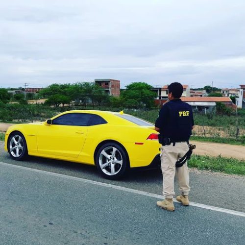 PRF apreende veículo de luxo com R$ 30 mil em dívida, em Nova Fátima