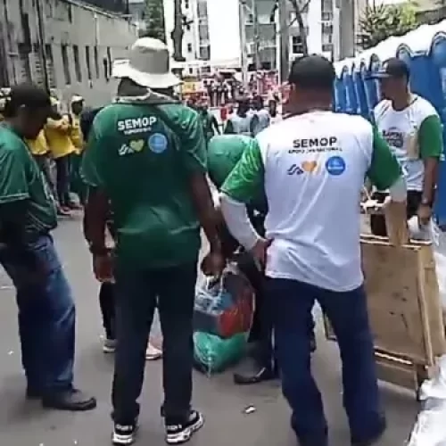 Semop apreende 10 kg quilos de carne armazenada atrás de sanitários quimicos no Circuito Dodô