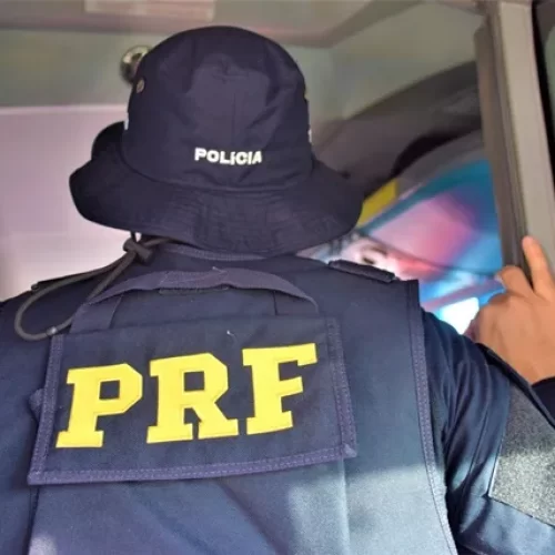 Passageiro embriagado é preso na BR-101 após causar tumulto e ofender outros ocupantes de ônibus