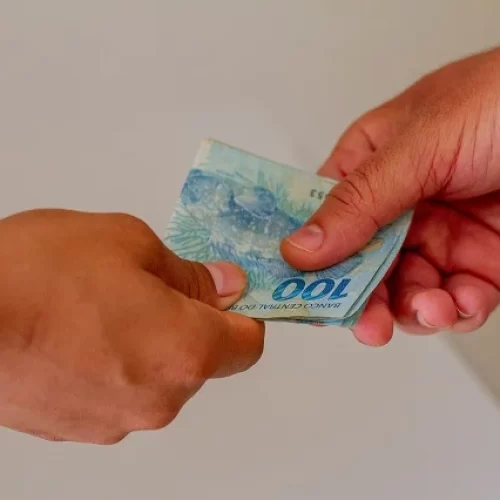 Caixa libera R$ 4,5 bilhões em abono salarial para nascidos em julho e agosto