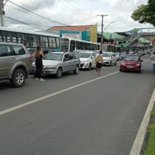 Feira: Empresários fazem carreata em protesto contra lockdown