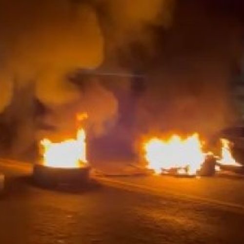 LEM: Grupo de caminhoneiros fecha trecho da BR-020 por não aceitar vitória de Lula