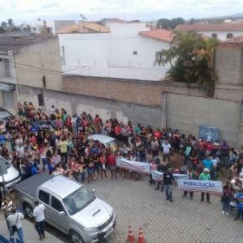 Serrinha: Docentes da rede municipal entram em greve por tempo indeterminado