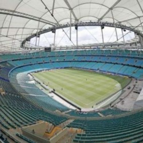 Crianças e adolescentes devem ter ao menos 1 dose contra Covid para irem a estádios na BA