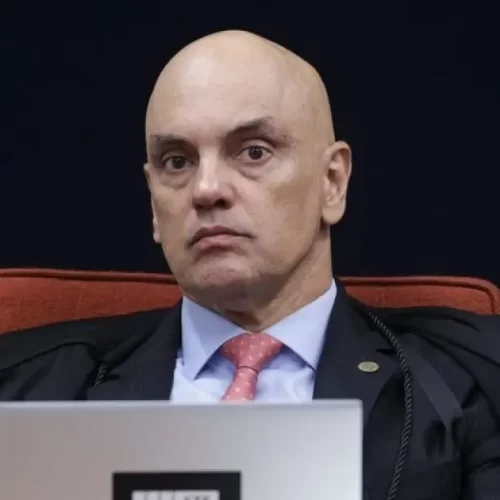 PF encontra mensagens entre Daniel Vorcaro e Alexandre de Moraes no dia da prisão do banqueiro