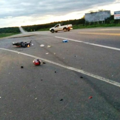 Colisão entre duas motos deixa dois mortos e outros feridos na BR-324 em R. do Jacuípe