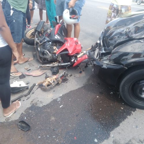 Colisão entre carro e moto deixa motociclista ferido em Riachão do Jacuípe