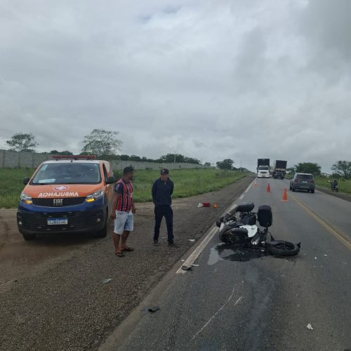 Acidente envolvendo motocicleta deixa mulher ferida na BR-324