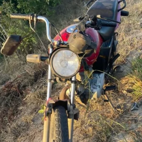 Mulher fica ferida após cair em buraco na BA-120, no trecho que liga Coité a Riachão