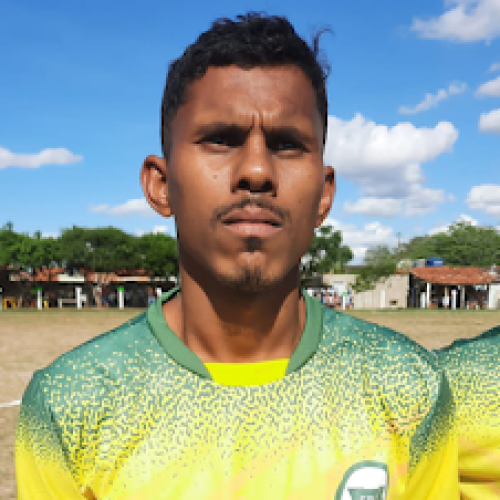 Motorista morre após carro bater de frente com carreta na BR-116, em Serrinha