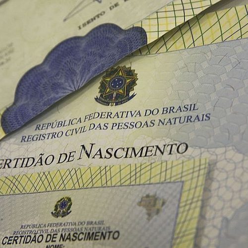 Lei facilita mudança de nome para pessoas com mais de 18 anos