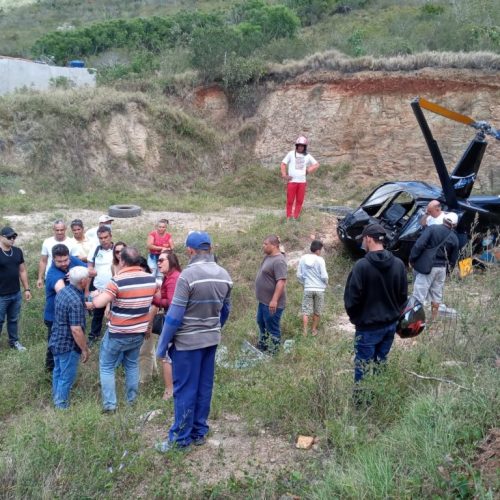 Helicóptero que transportava candidatos João Bacelar e Marcinho Oliveira cai em Monte Santo