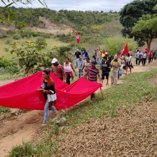 Integrantes do MST ocupam fazenda em Jacobina