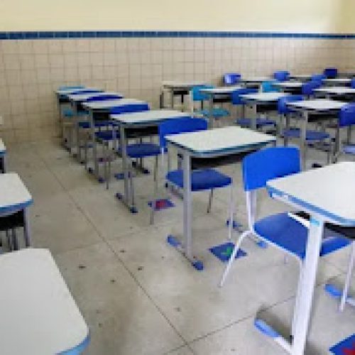 Professores de Santaluz paralisam aulas e cobram reajuste salarial