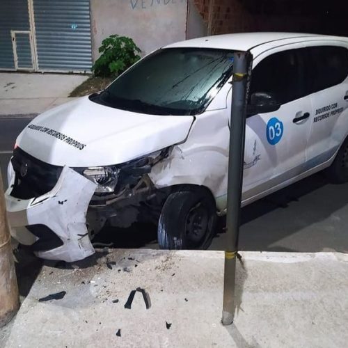 Barrocas: Homem furta dois carros da prefeitura, bate em poste e é preso pela PM