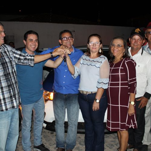 Prefeitura de Pé de Serra realiza entrega de veículos novos e anuncia novas obras