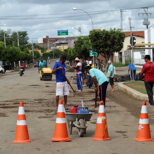 Recapeamento da Eliel Martins, em Riachão do Jacuípe, é iniciado