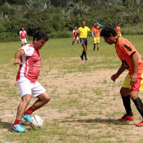 Dia de lazer na comunidade do Gancho é marcado por futebol e homenagens