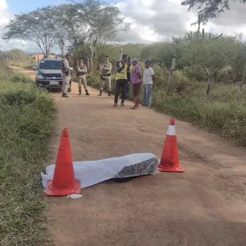Transexual é encontrada morta com marcas de tiros em estrada vicinal