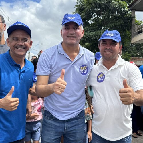 Elinaldo participa do 1º de Maio em Riachão do Jacuípe e reforça parcerias políticas