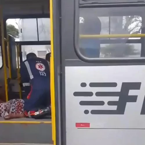 Mulher morre após sofrer AVC dentro de ônibus em Feira de Santana
