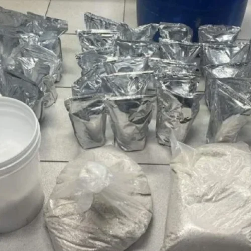 Cocaína avaliada em R$ 1,4 milhão é apreendida em imóvel de Feira de Santana