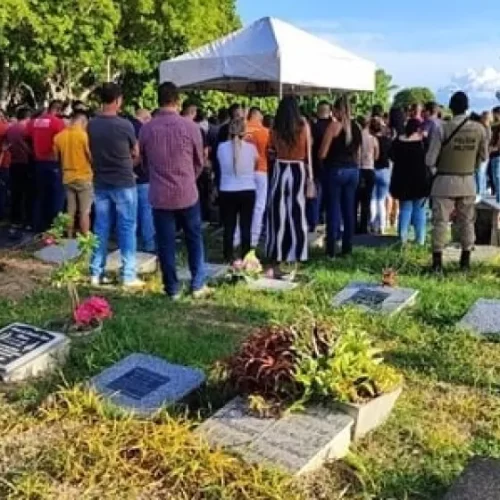 Soldado da PM morto em Madre de Deus é enterrado em Feira de Santana