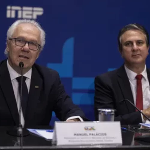 Ministro anuncia mudanças no Enem a partir de 2026 e possibilidade de aplicação no Mercosul