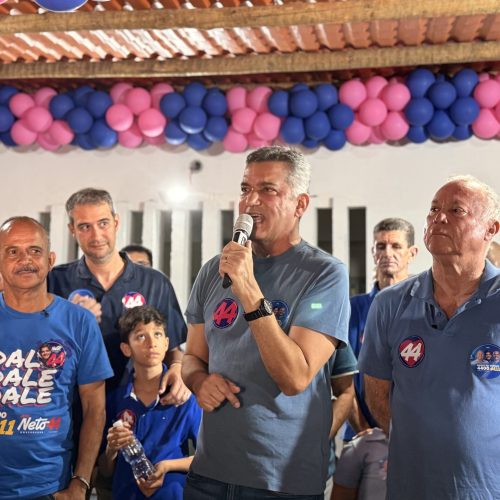 Carlinhos reúne candidatos a deputado em reunião na AABB
