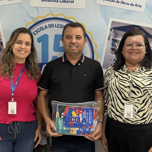 Presidente da Câmara de Riachão do Jacuípe participa de reunião na ALBA para implantação da Escola do Legislativo