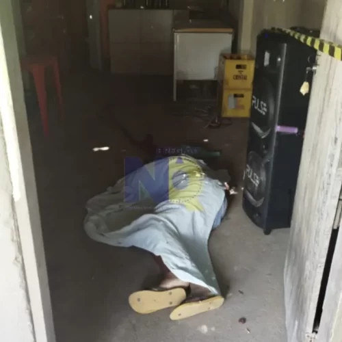 Homem é morto a tiros dentro de bar no centro de Queimadas