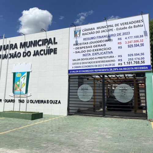 R. do Jacuípe: Presidente da Câmara exibe placa com demonstrativo financeiro 2023