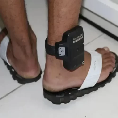 Homem com tornozeleira eletrônica é detido durante Carnaval de Brumado
