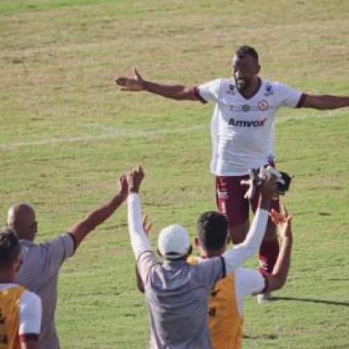 Jacuipense assume liderança do Baianão após vencer Flu de Feira por 2 a 1