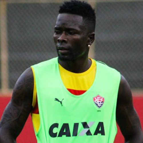 Kanu usa rede social para se despedir do Leão e torce para que clube fique na Serie A