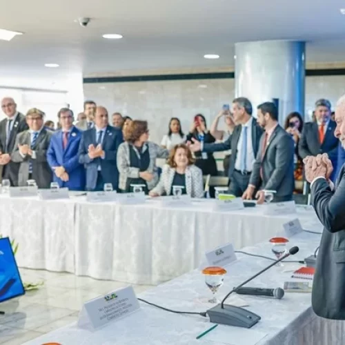 Vamos aceitar este desafio e nos tornar grandes no campo da Inteligência Artificial, diz Lula