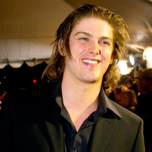 Ator de filme da Disney é achado morto dentro de carro nos EUA