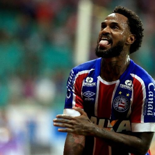 Com atuação destacada, Renê Jr. ganha elogios de Jorginho: ‘Um monstro’