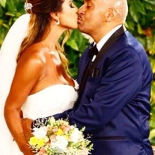 Tiririca e Nana Magalhães se casam em Fortaleza, após 20 anos juntos.