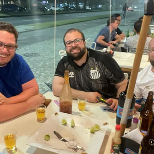 Principal linha de investigação é que traficantes executaram médicos por engano e alvo era miliciano