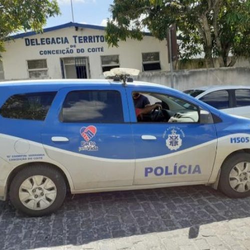 Homem é preso suspeito de manter companheira e filhas em cárcere privado por ciúmes em Conceição do Coité