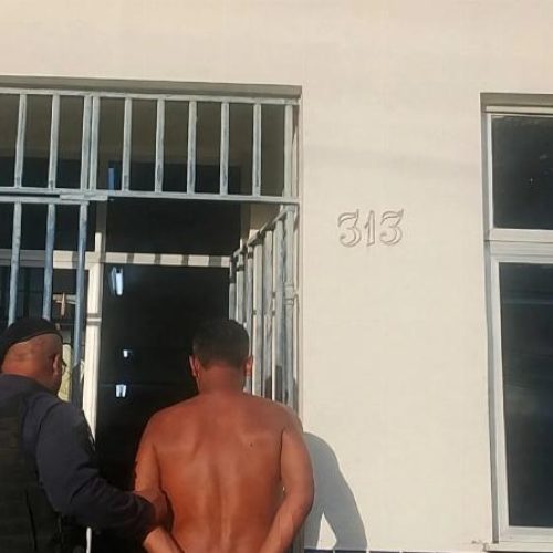 Homem é preso suspeito de agredir filhos e jogar óleo quente contra companheira em Santaluz