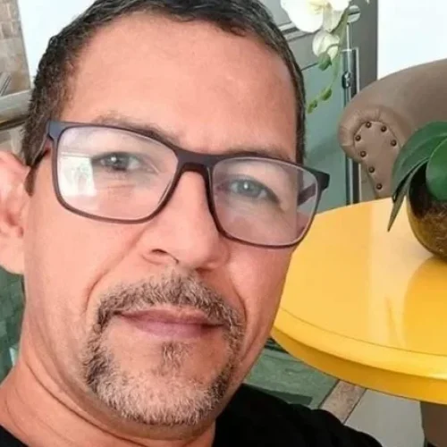 Radialista Max Vidal recebe alta após dez dias internado por AVC e inicia recuperação em casa