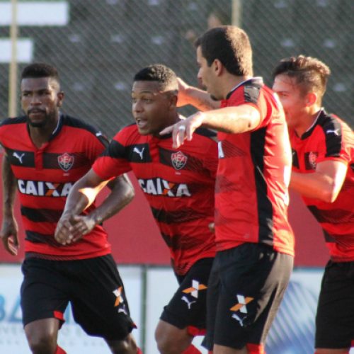 Vitória goleia no Barradão e garante vaga na final do Baiano