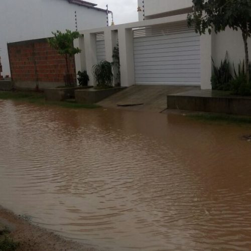 R. do Jacuípe: Moradores de bairros sem pavimentação sofrem em período de chuva