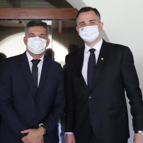 Prefeito Carlos Matos participa de encontro com presidente do Senado e apresenta demandas para o município