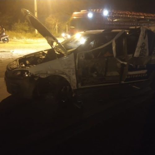 Dois veículos colidem em trecho urbano de R. do Jacuípe