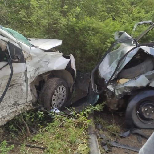 Acidente grave na BR-324 deixa três pessoas gravemente feridas